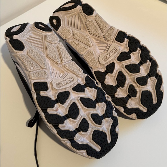 Hoka Men’s Black Clifton 7 One One - Picture 2 of 5